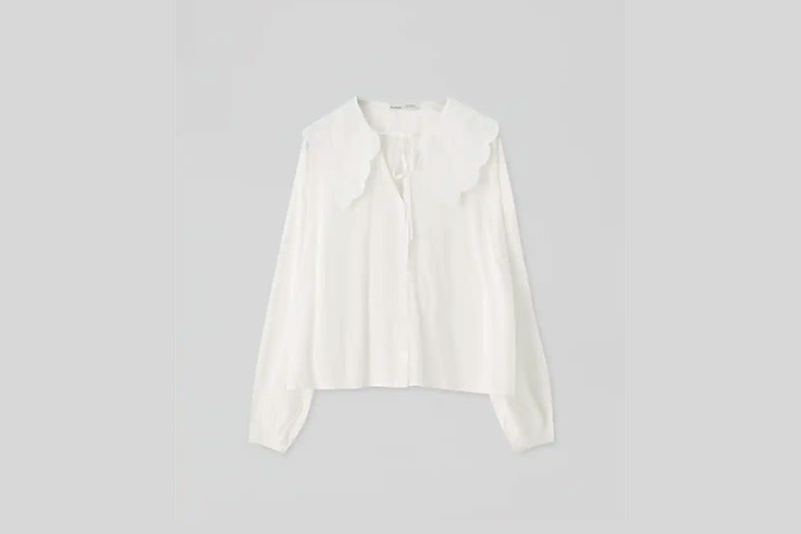camisa blanca con cuello bobo de pull and bear blusas románticas