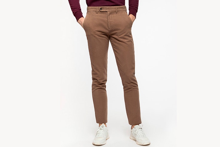 Pantalón en color beige de Alvaro Moreno