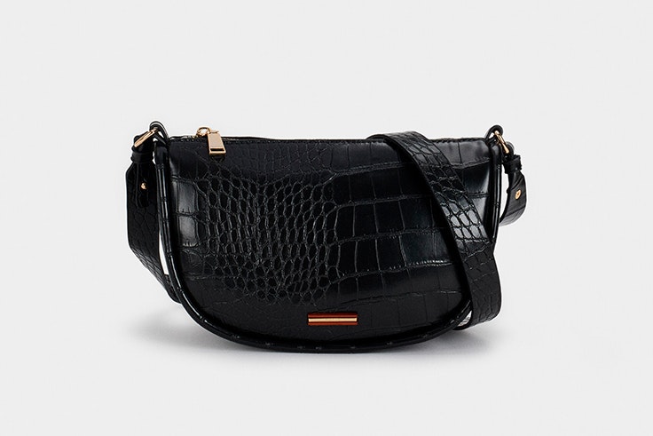 Bolso negro tipo baguette de Parfois