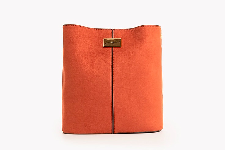 Bolso marrón tipo saco de Paco Martínez