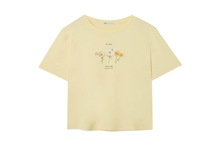 Camiseta de manga corta y color amarillo de Stradivarius