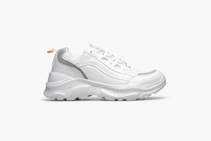 Zapatillas blancas deportivas de Décimas