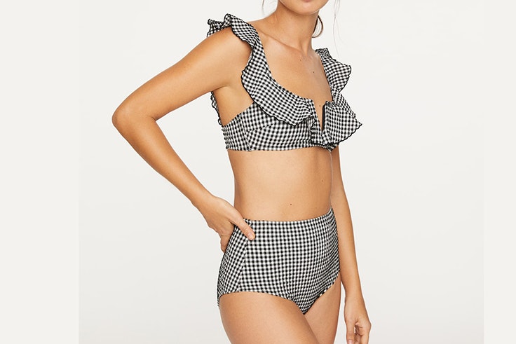 Bañador de cuadros vichy de Oysho - Top: 19,99 € Braguita: 15,99 €
