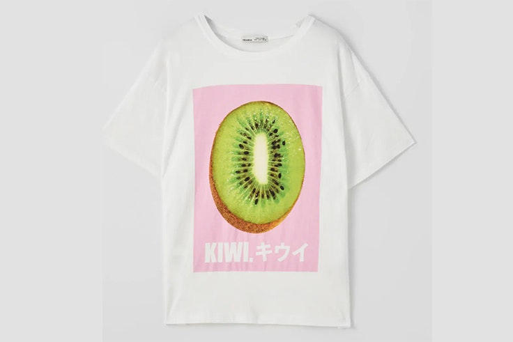 Camiseta blanca con estampado de kiwi de Pull & Bear