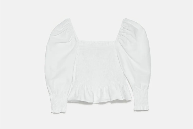 Top fruncido en color blanco de Zara