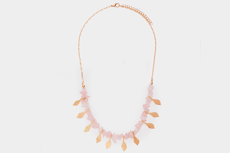 Collar de perlas en tono dorado de Parfois