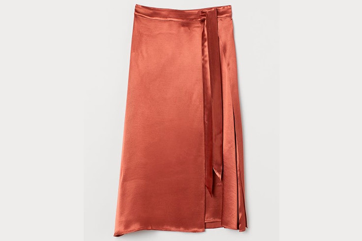 Falda midi satinada de H&M -