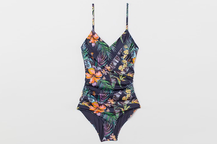Bañador estampado tropical en azul marino de H&M