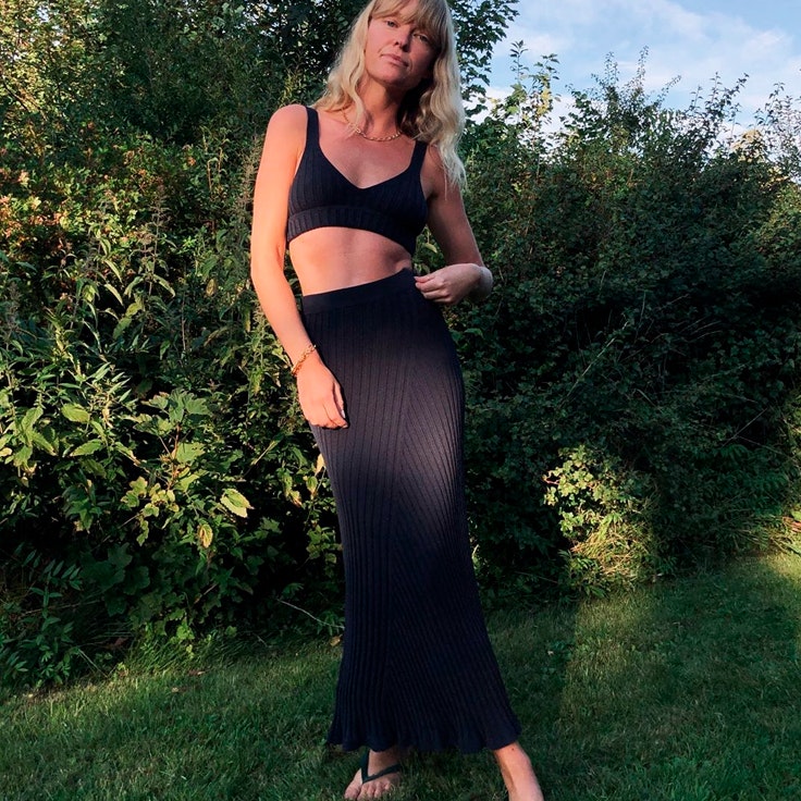 Jeanette Madsen con look en negro