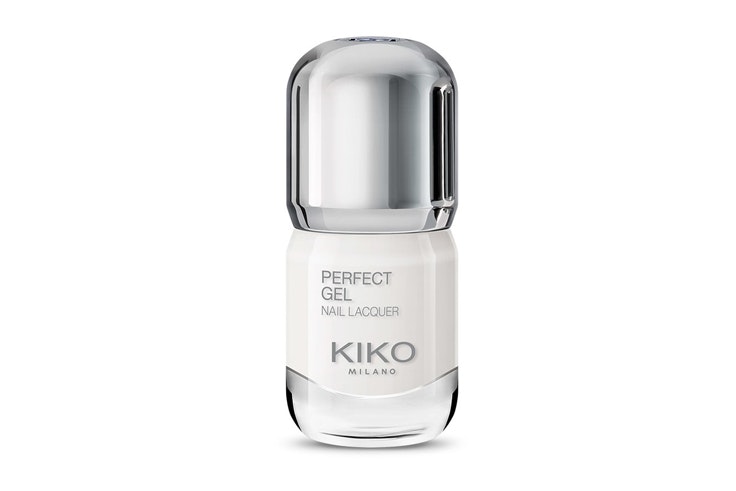 Esmalte de uñas blanco de Lucía Pombo