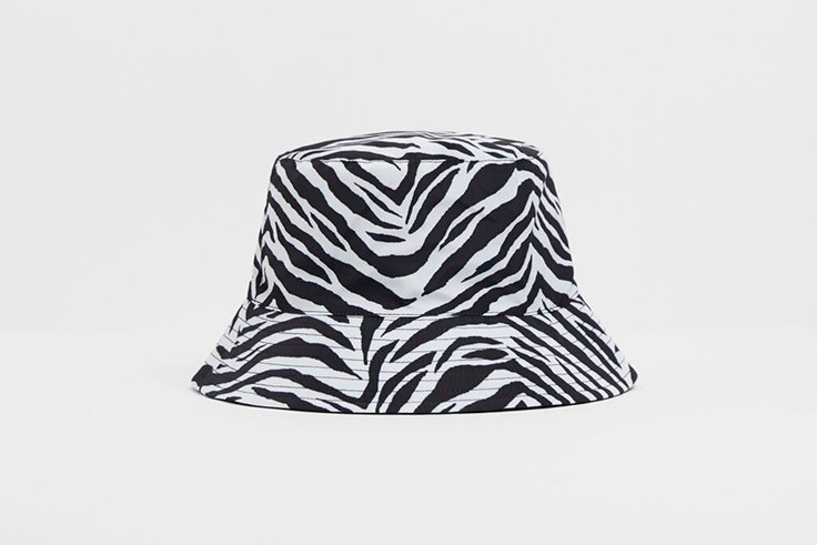Bucket hat con estampado de cebra de Bershka