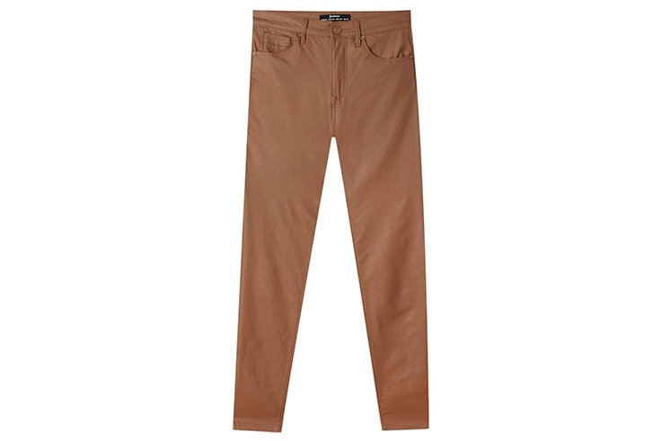 Pantalón marrón efecto piel de Stradivarius