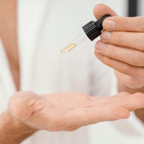 ¿Quieres que tus cejas crezcan? mira estos 5 aceites naturales 