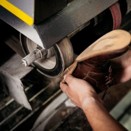 Profesiones con mucho arte e historia ¡Reparación de calzado!