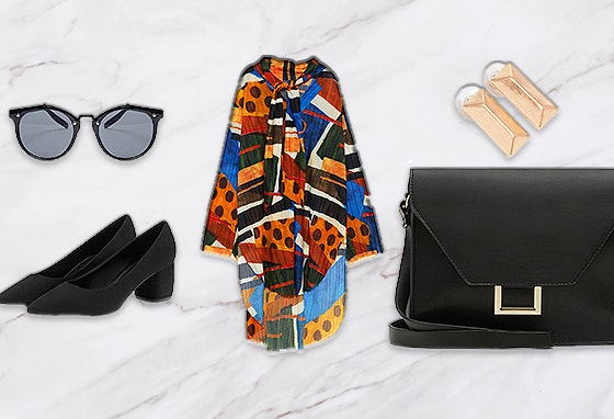 TRIBAL CHIC | A peça-chave do look é o vestido, com um padrão étnico colorido. Os restantes elementos, sempre em preto e dourado, embelezam-no e tornam-no mais sofisticado.