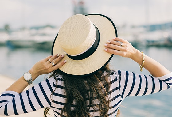 Sim, o chapéu está (mesmo) na moda