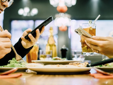 Comer com descontos? Conheça as apps do nosso Centro!