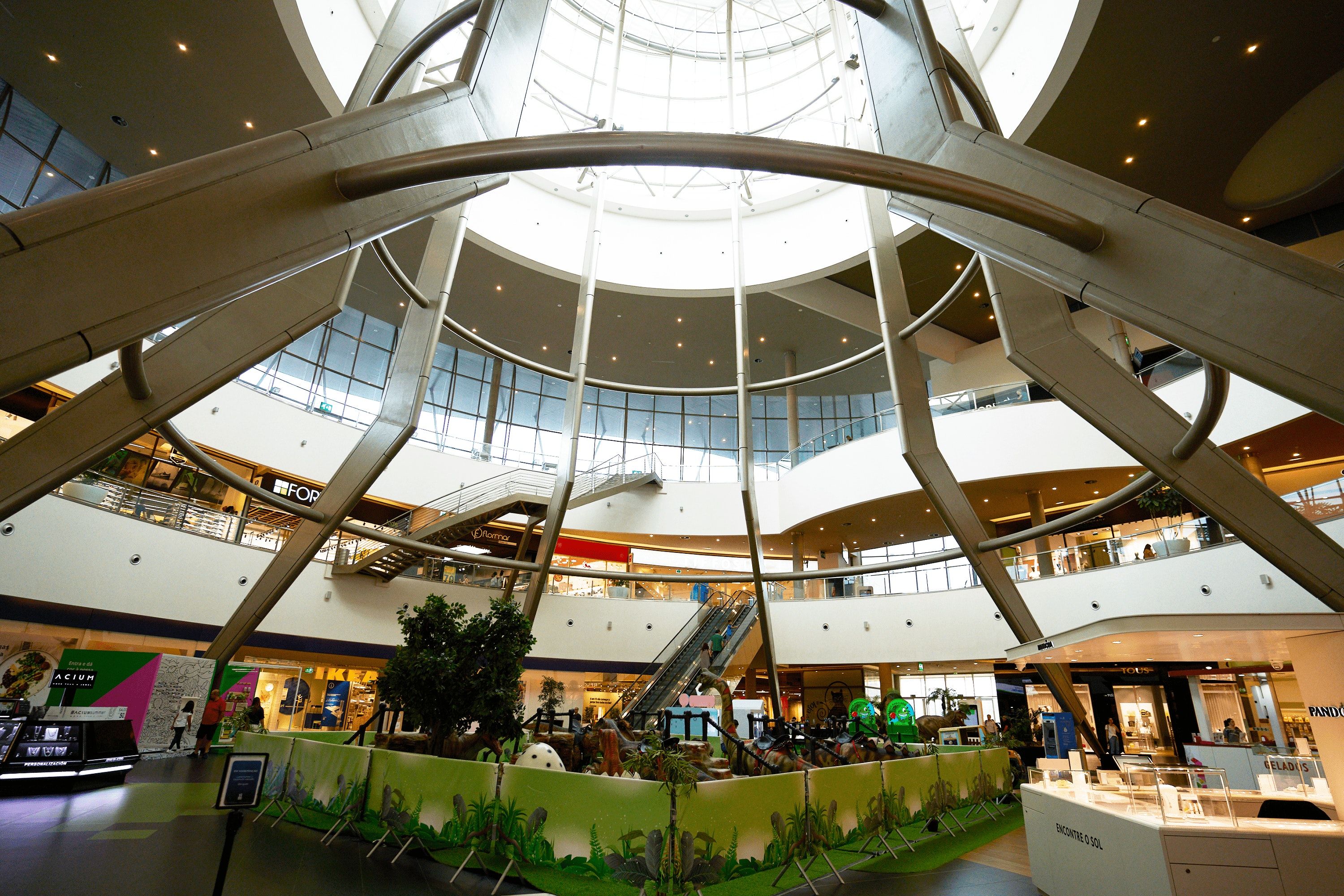 Interior do Centro Comercial Nova Arcada em Braga.