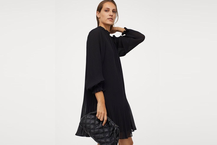 Vestido negro de Massimo Dutti de rebajas