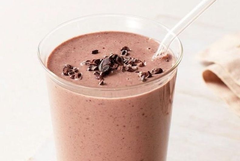 Cómo preparar el batido de colágeno con chocolate de Jennifer Aniston
