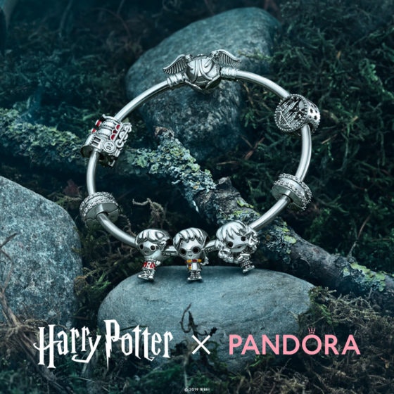 CHR19_SoMe_Product_Image_Holiday_Harry_Potter_Styles_Nr01_Lowres_Logo_Square