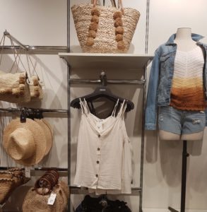 Häckeloberteil & Batik – eure Festival-Oufits aus dem ALEXA Berlin