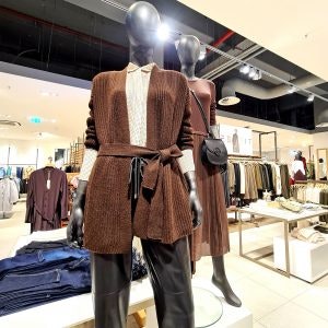 Herbstmode in Brauntönen bei Esprit im ALEXA Berlin