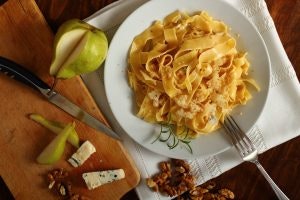 Weihnachtsmenü aus dem ALEXA – Hauptseise: Pasta mit Gorgonzolasoße, Radicchio, Birnen, Walnüssen (und Lachs)